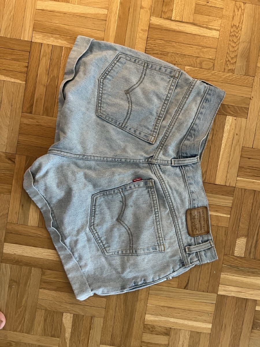 Levi's Jeans: Levi's Jeansshorts Grösse 30 – Usato da Dielsdorf venduto da zur_l8bs 1