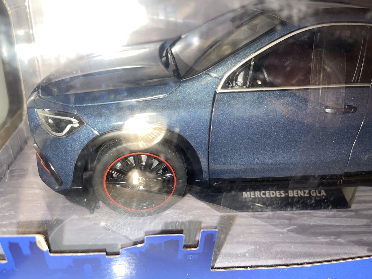 Mercedes-Benz Modellini d'auto: Mercedes-Benz GLA Modellauto Solido 1:18 NEU inkl. OVP – Nuovo e nell'imballaggio originale da Siebnen venduto da speedy63 2