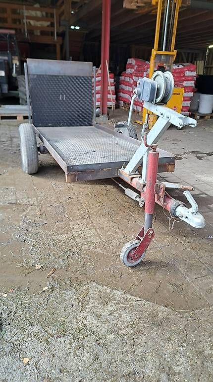 Rimorchi: Anhänger mit Seilwinde Motormäherwagen – Usato da Rohrbachgraben venduto da TL100A1996