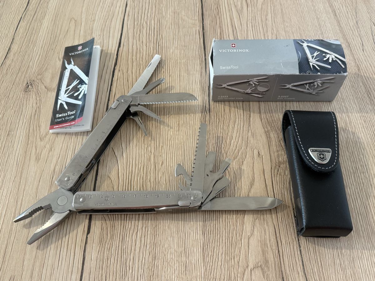 Victorinox Alle Werkzeuge: Victorinox SwissTool 3.0323 Multitool mit Lederetui – Neu (gemäss Beschreibung) aus Wettingen von Ni_la_lo