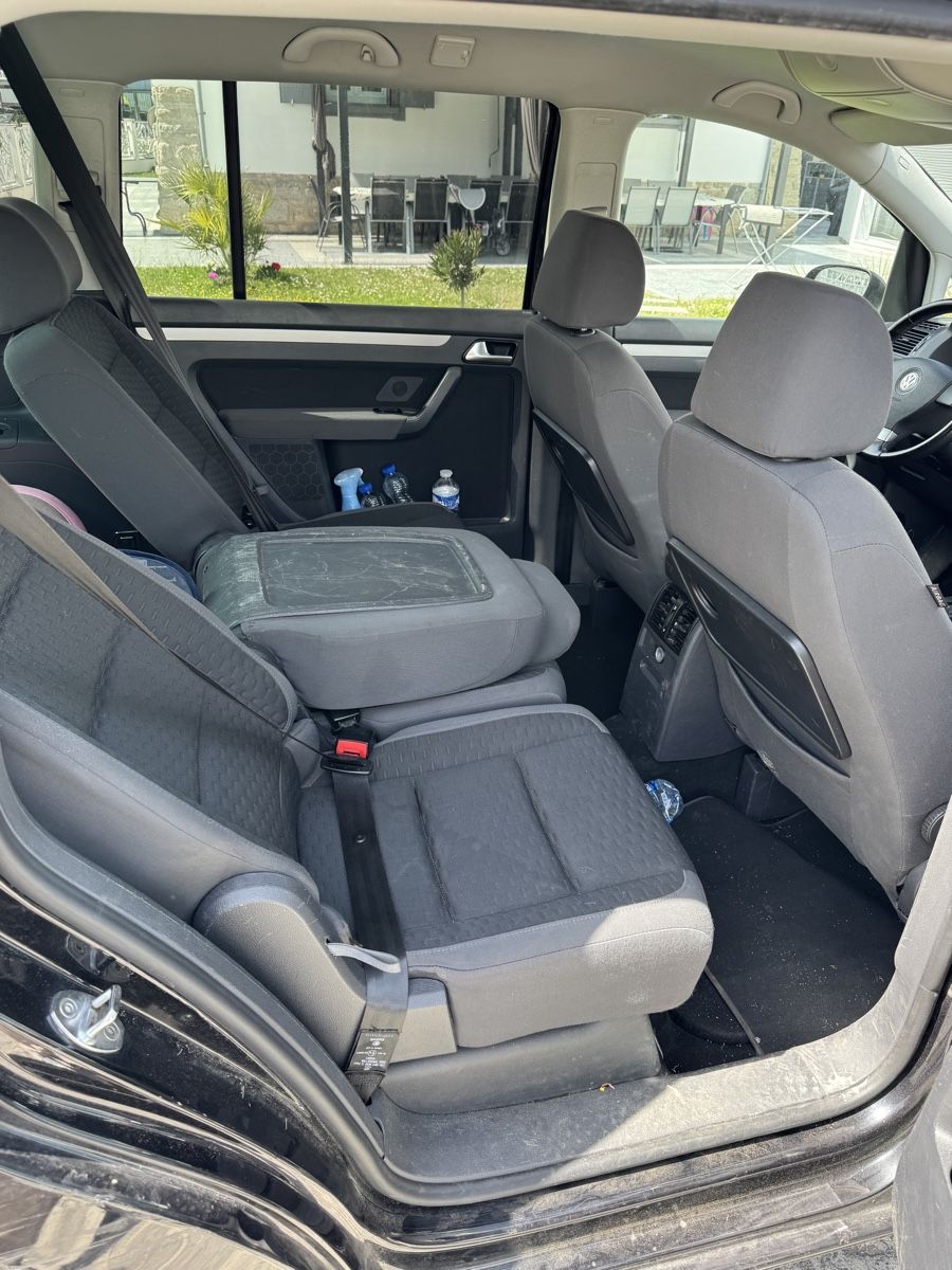 VW Automobili: vw touran 2.0 tdi – Usato da Corcelles-pres-Payerne venduto da ner_6p6k 7