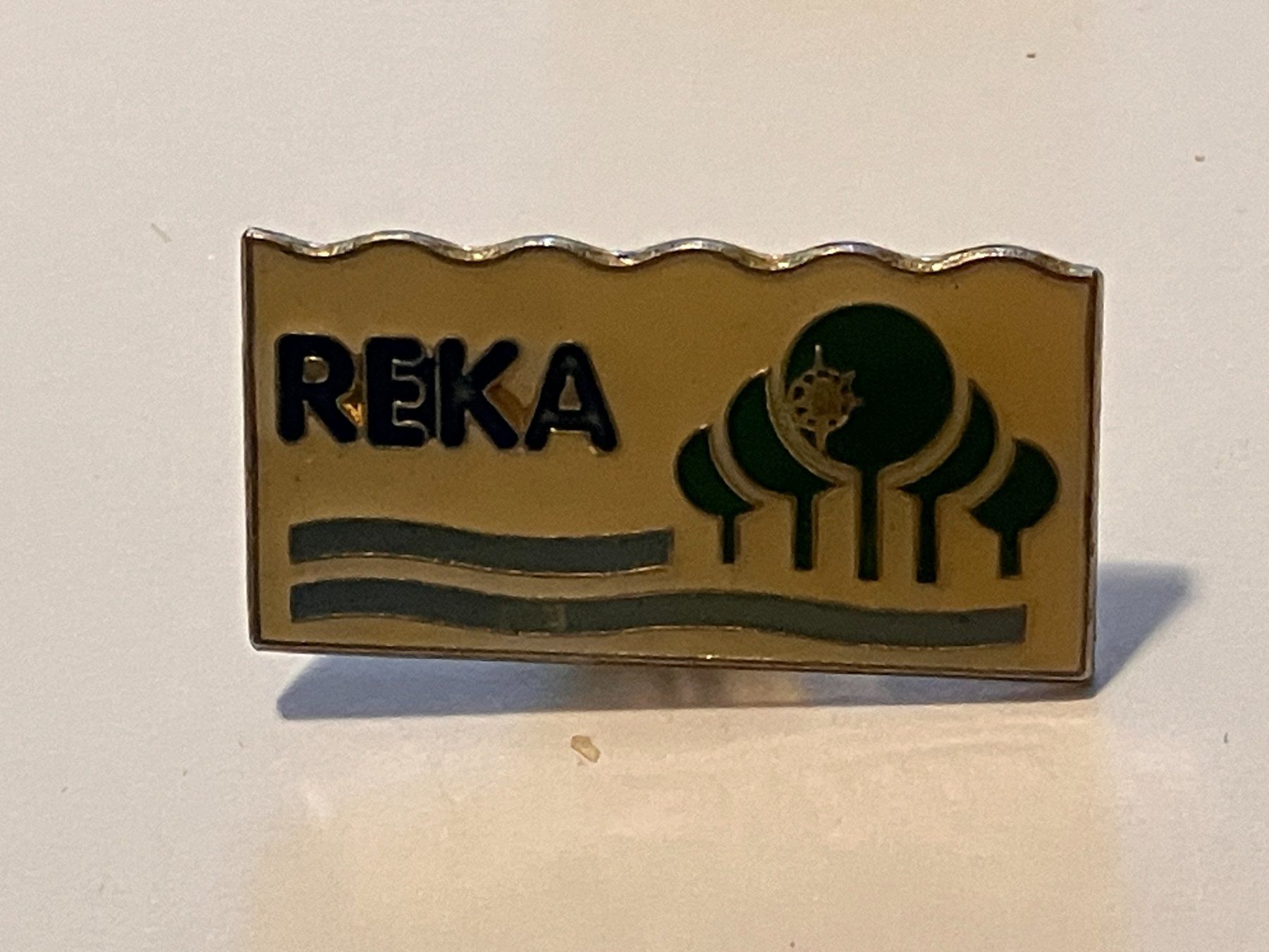 Placchette & Badge: 1 Pin Reka – Usato da Basel venduto da djwwpp