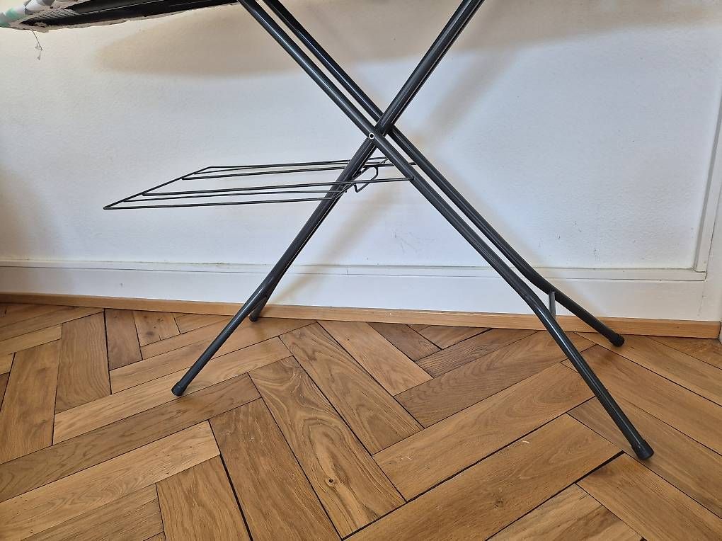 Assi da stiro: Bügelbrett, & Bügeleisen – Usato da Basel venduto da jul_hr8h 1