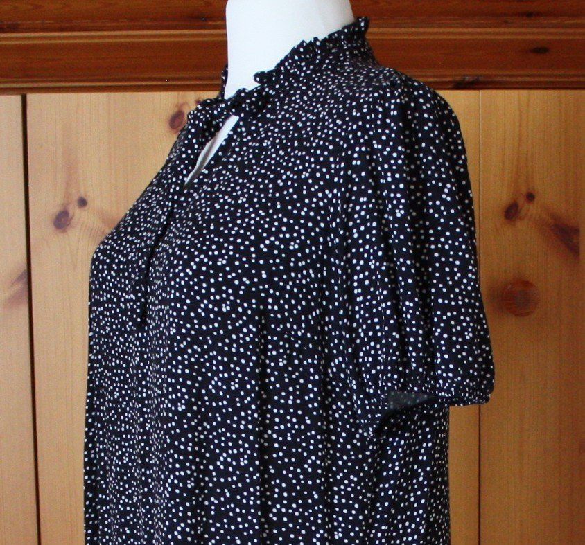 Vestiti: Kleid Kurzarm C + A schwarz - weiss Gr. XL – Usato da Flüelen venduto da Diversicum-Curvy 4