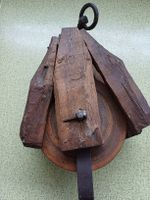 Alte Umlenkrolle aus Holz