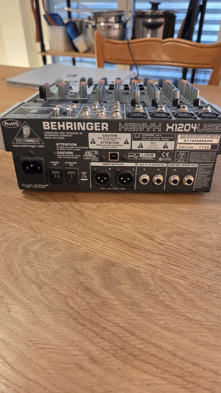 Behringer Mischpulte: Behringer Xenyx X1204USB Mischpult mit USB-Interface & Effek – Gebraucht aus Zürich von Angelo1982 1