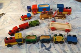 Holzzug bunt, Holzspielzeug Zug mit Waggons, Top Zustand