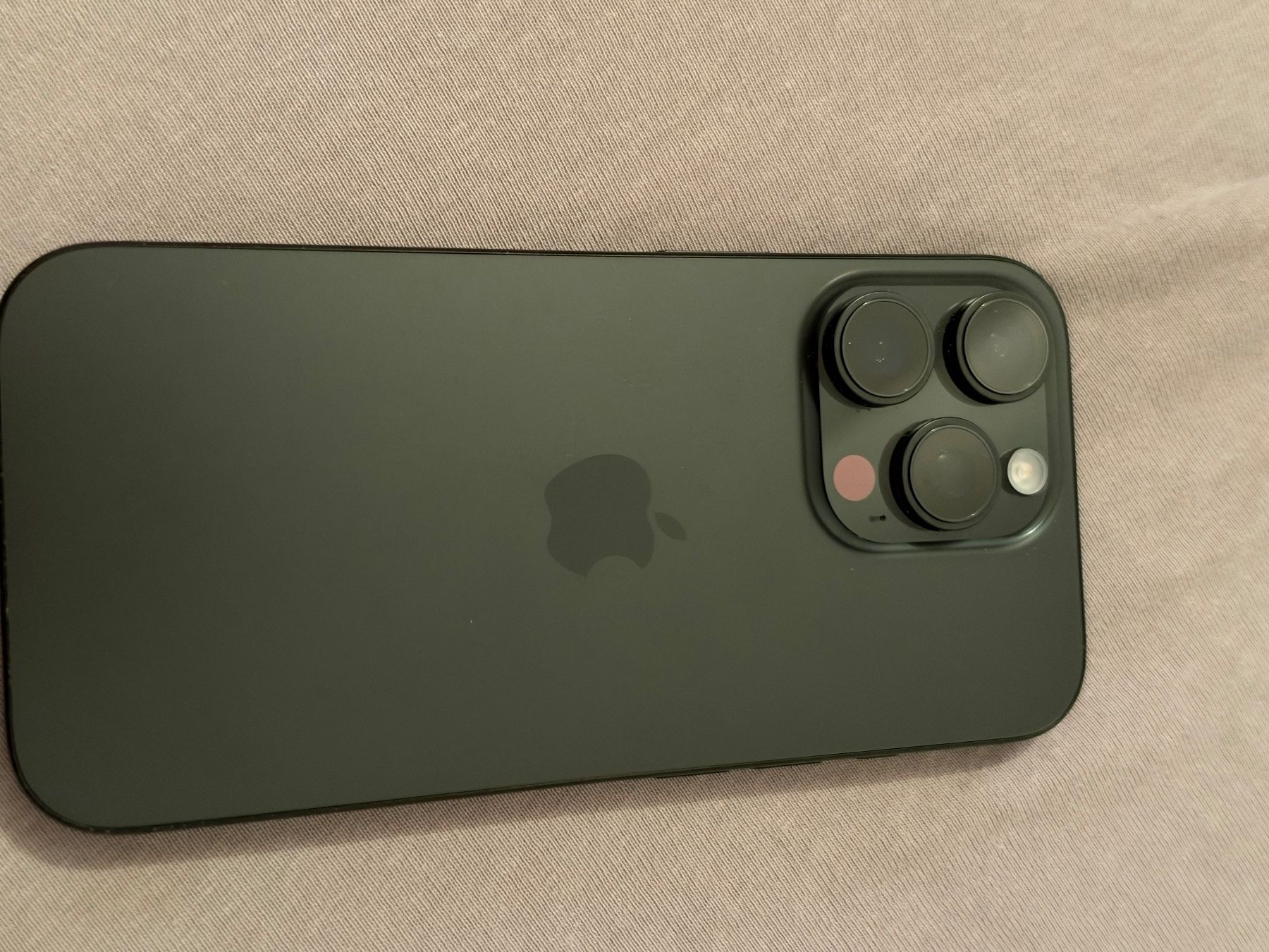Apple Telefoni cellulari / Smartphones: iPhone 16 Pro schwarz 128gb – Usato da Liestal venduto da Francesco65_ 1