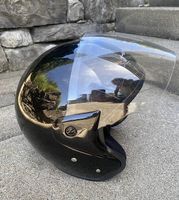 Motorradhelm schwarz