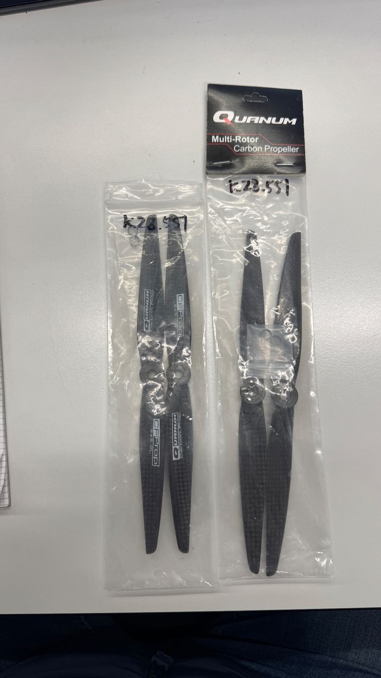 Kit di modellismo & Modellini statici: Propeller Carbon Original verpackt 2x CF Prop 9x5.0 R & L – Nuovo e nell'imballaggio originale da Etzgen venduto da Vendomondo 3