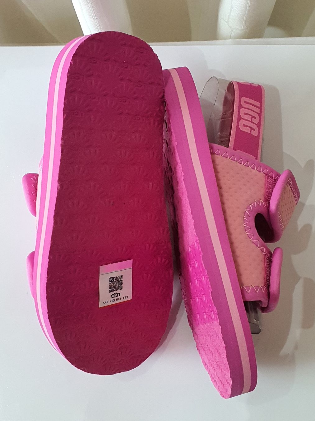 Ugg Scarpe per ragazze: Gr. 33.5 - UGG Kindersandalen, Neu – Nuovo e nell'imballaggio originale da Nürensdorf venduto da sal_g2bz 4