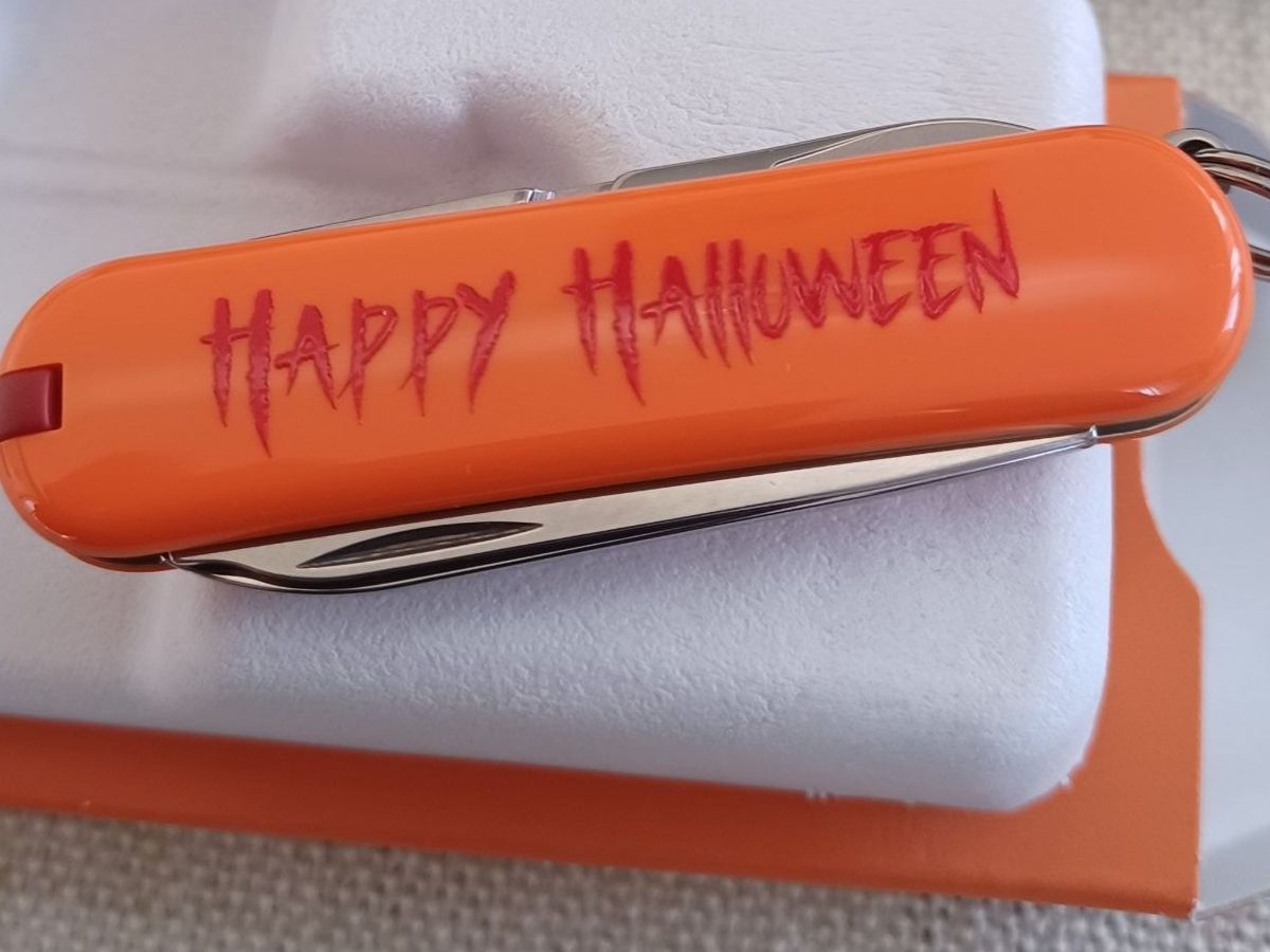 Victorinox Taschenmesser: Victorinox Classic SD Happy Halloween – Neu und originalverpackt aus Balgach von VicAlox 1