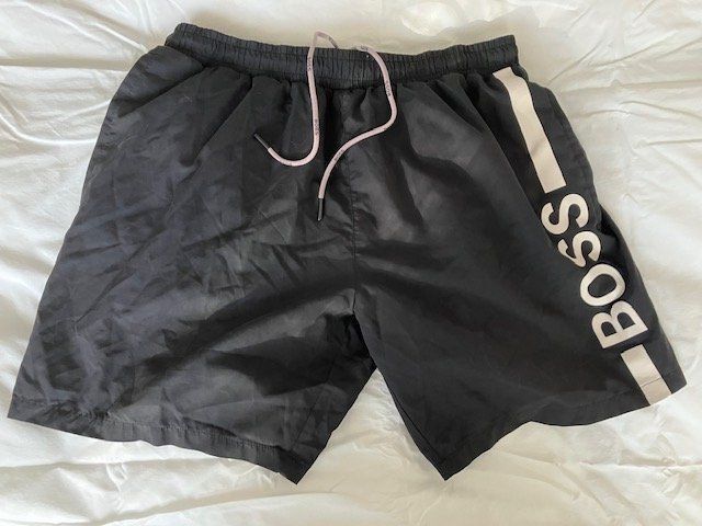 Hugo Boss Pantaloni: Short  BOSS noir T M – Usato da Marin-Epagnier venduto da rchouchouu