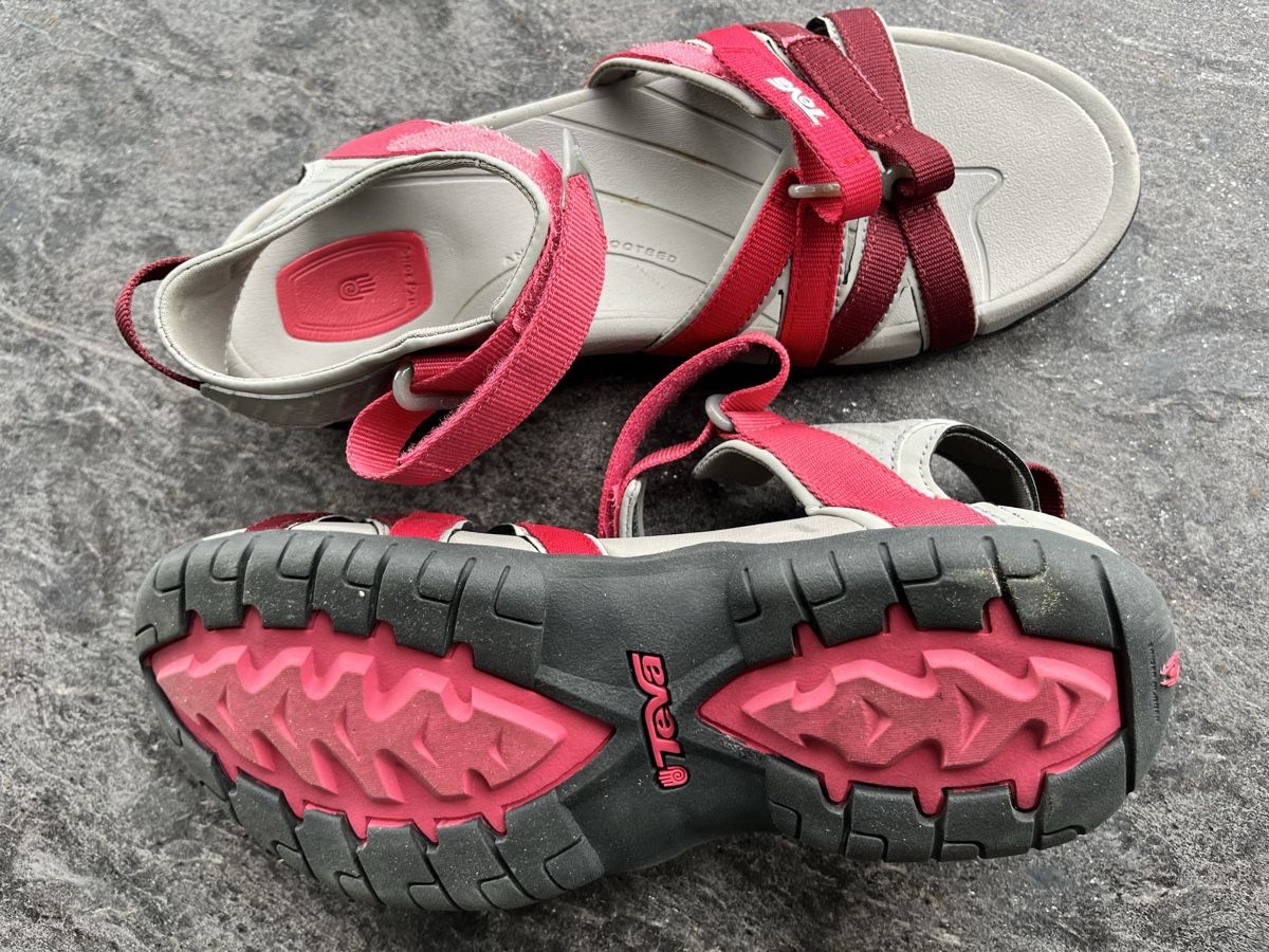Teva Scarpe da donna: Teva Sandalen pink-rot Grösse 40 – Nuovo (secondo la descrizione) da Eglisau venduto da regulmei 4