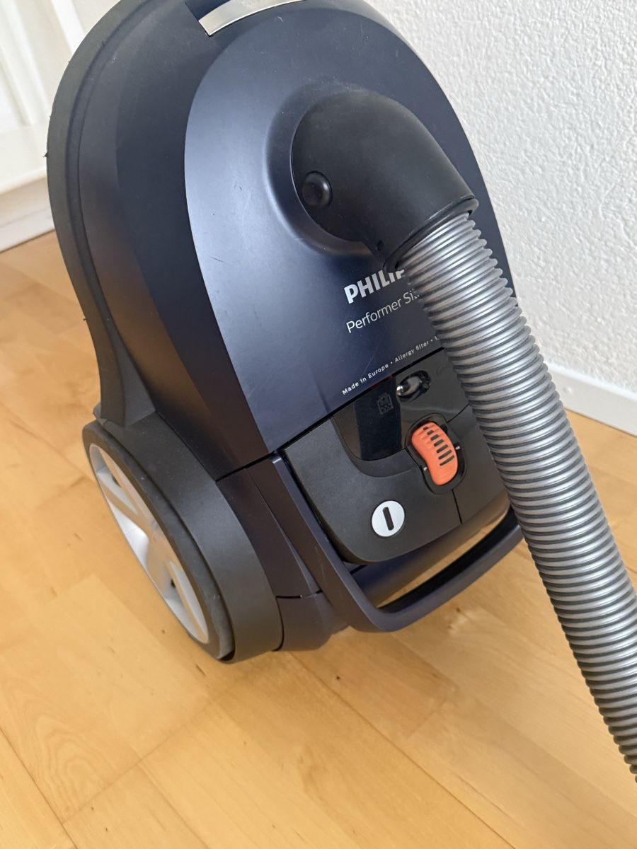 Philips Aspirapolveri & Accessori: Philips Staubsauger Performer Silent – Usato da Cham venduto da CBirinci 1