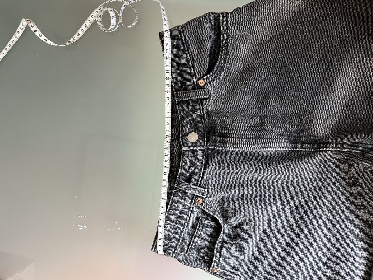 Monki Jeans: Jeans Shorts schwarz – Usato da Wil AG venduto da larwe 2