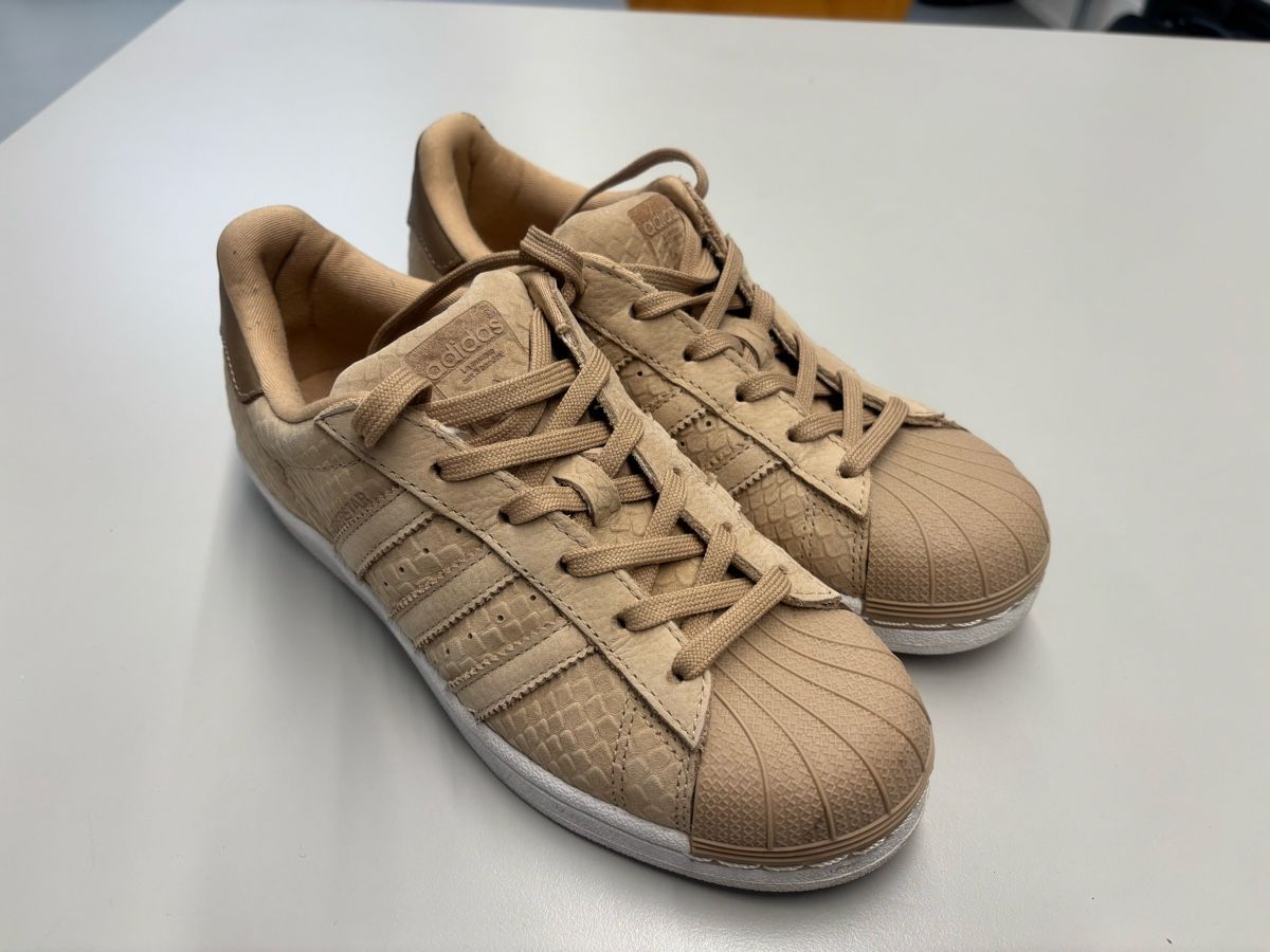 Adidas Scarpe da donna: Adidas Sneaker – Usato da Jonschwil venduto da Lambo5000