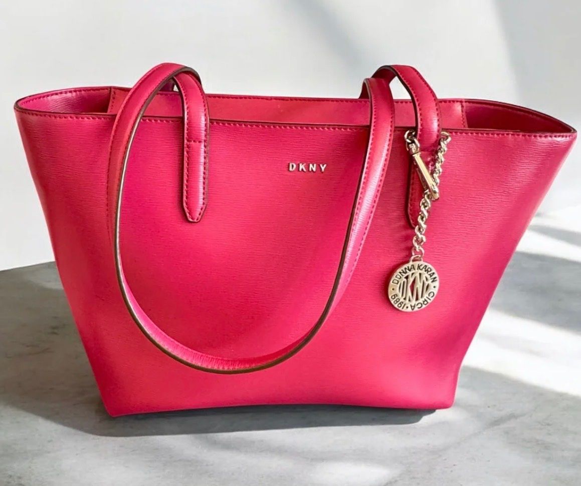 DKNY Borse da donna: Donna Karan Shopper Tasche – Nuovo (secondo la descrizione) da Uznach venduto da TheStyleLounge