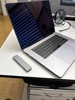 Macbook Pro 15" 2018 i9 32GB RAM 1TB SSD Touchbar
