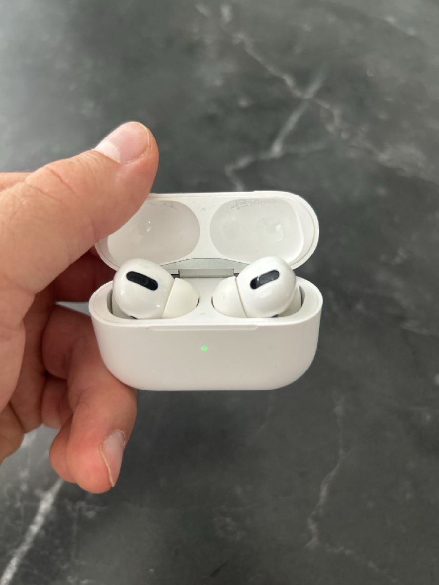 Apple Cuffie: Apple AirPods Pro 1. Generation A2084 mit Ladecase – Usato da Schmitten FR venduto da jan.ackermann