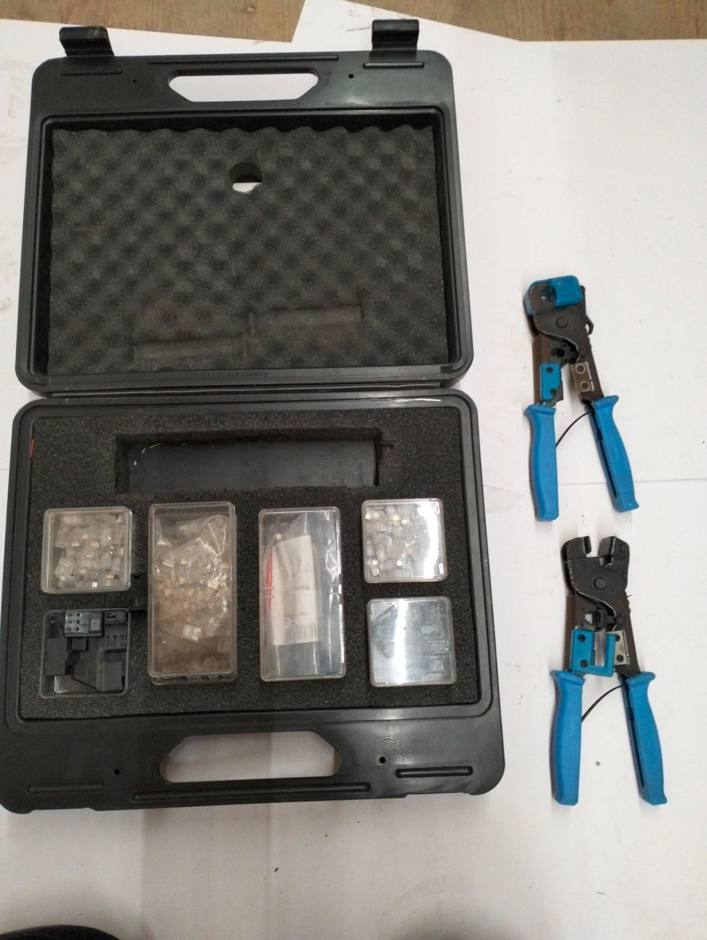 Tutti gli attrezzi: Crimpset Werkzeug Set - RJ45 Stecker – Usato da Volketswil venduto da restposten911