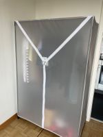 Kleiderschrank mit Kleiderstange