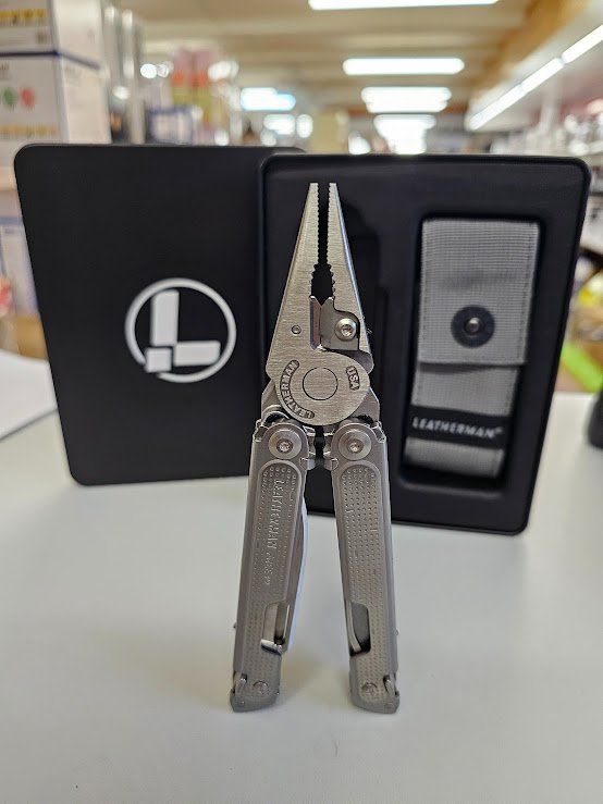 Leatherman Couteaux de poche: Leatherman Multi Tool Free P2 Breite 3.4 mm – Neuf avec emballage d'origine à Jegenstorf par Bracher_Shop 2