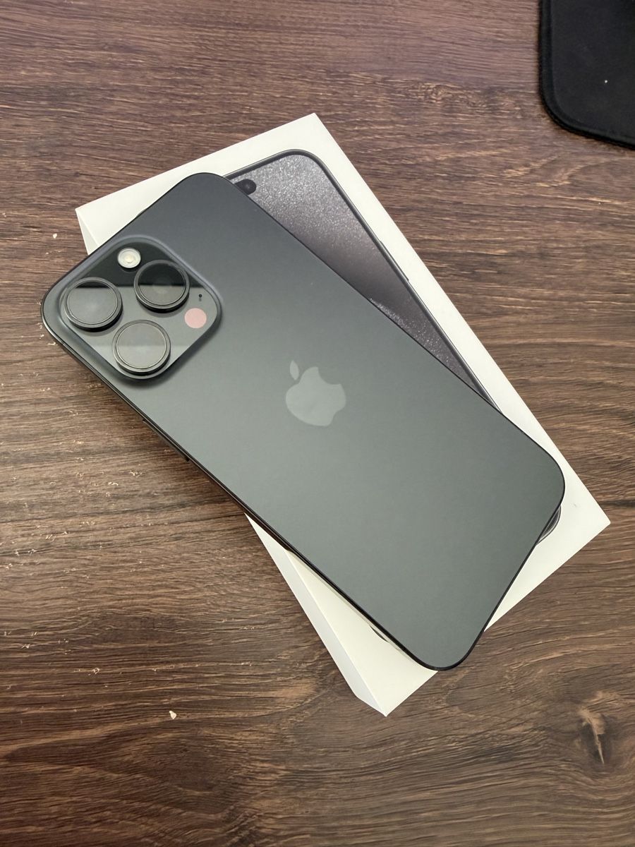 Apple Telefoni cellulari / Smartphones: Apple iPhone 15 Pro Max Space Black 256GB – Usato da Luzern venduto da file_maker 4