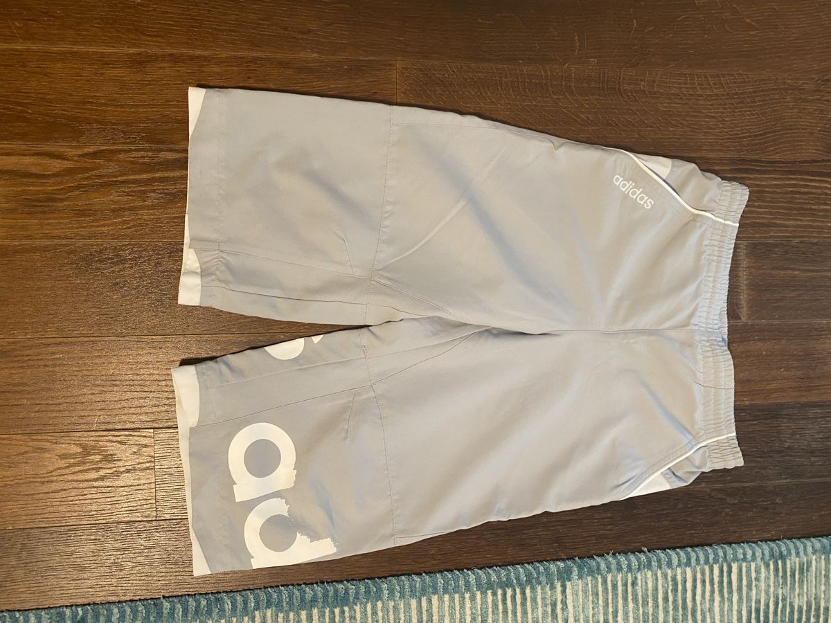 Adidas Pantaloni: Adidas Kinder Bermudas – Usato da Rorschach venduto da lvi_p29s