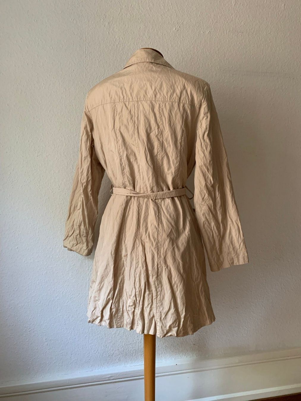 Cappotti: STEILMANN - Trenchcoat beige 42 – Usato da Zürich venduto da Diazaio 2