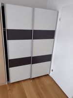 Kleiderschrank mit Schiebetüren