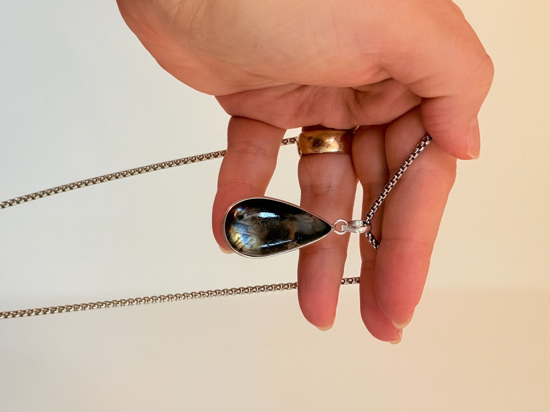 Catenine: Collier avec pendentif pierre labradorite forme goutte – Nuovo e nell'imballaggio originale da Genève venduto da AWWA 9