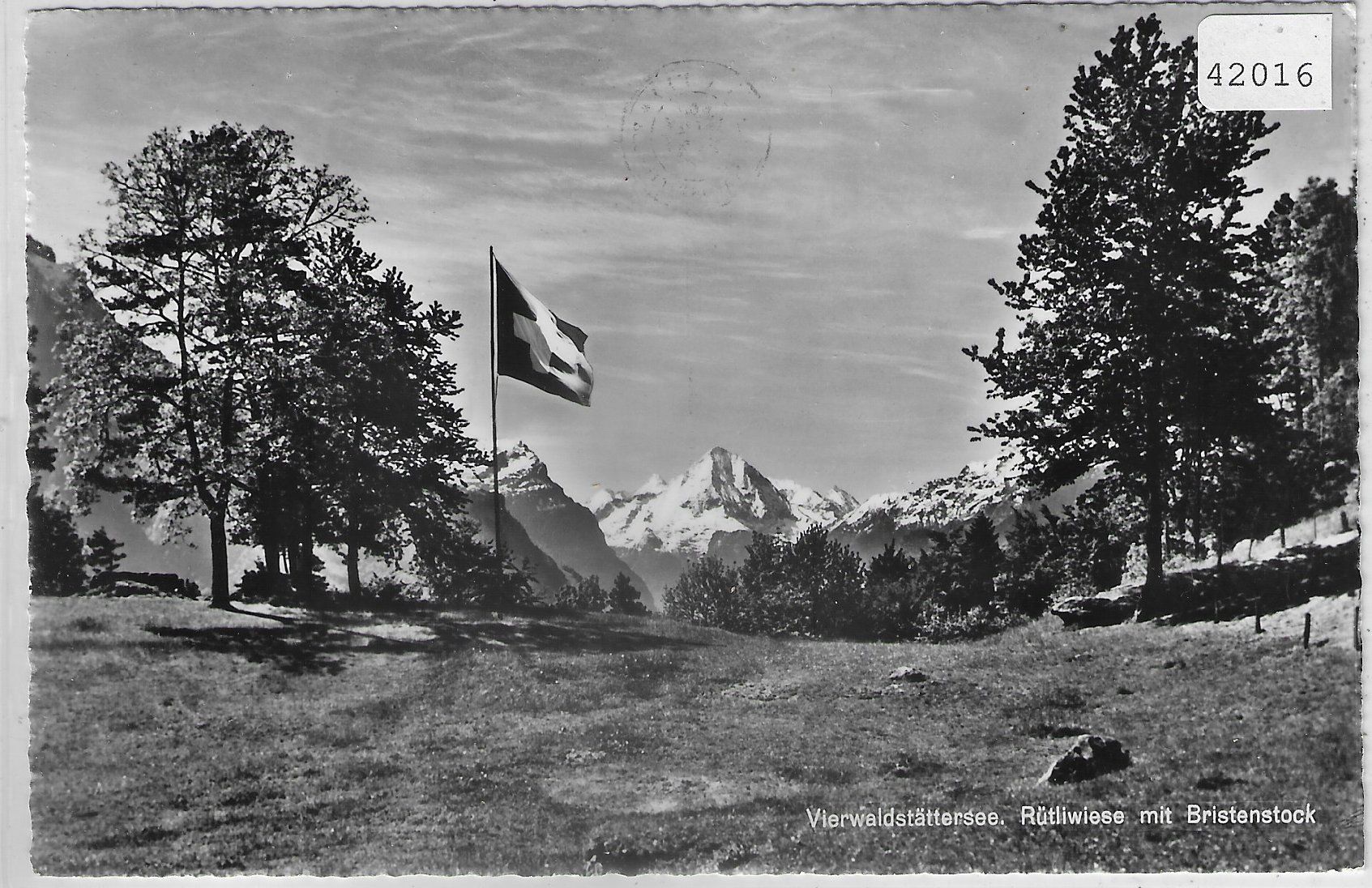 Cartoline postali: Rütliwiese mit Bristenstock - Schweizerfahne – Usato da Ettingen venduto da Kartenplanet