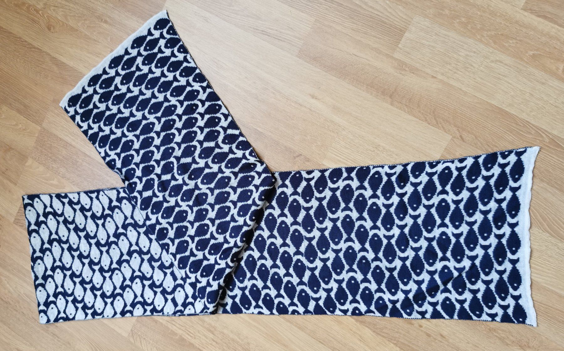 Foulard & Sciarpe: Zweifarbiger Schal von McKernan – Nuovo (secondo la descrizione) da Birsfelden venduto da dsc_f8gx 1