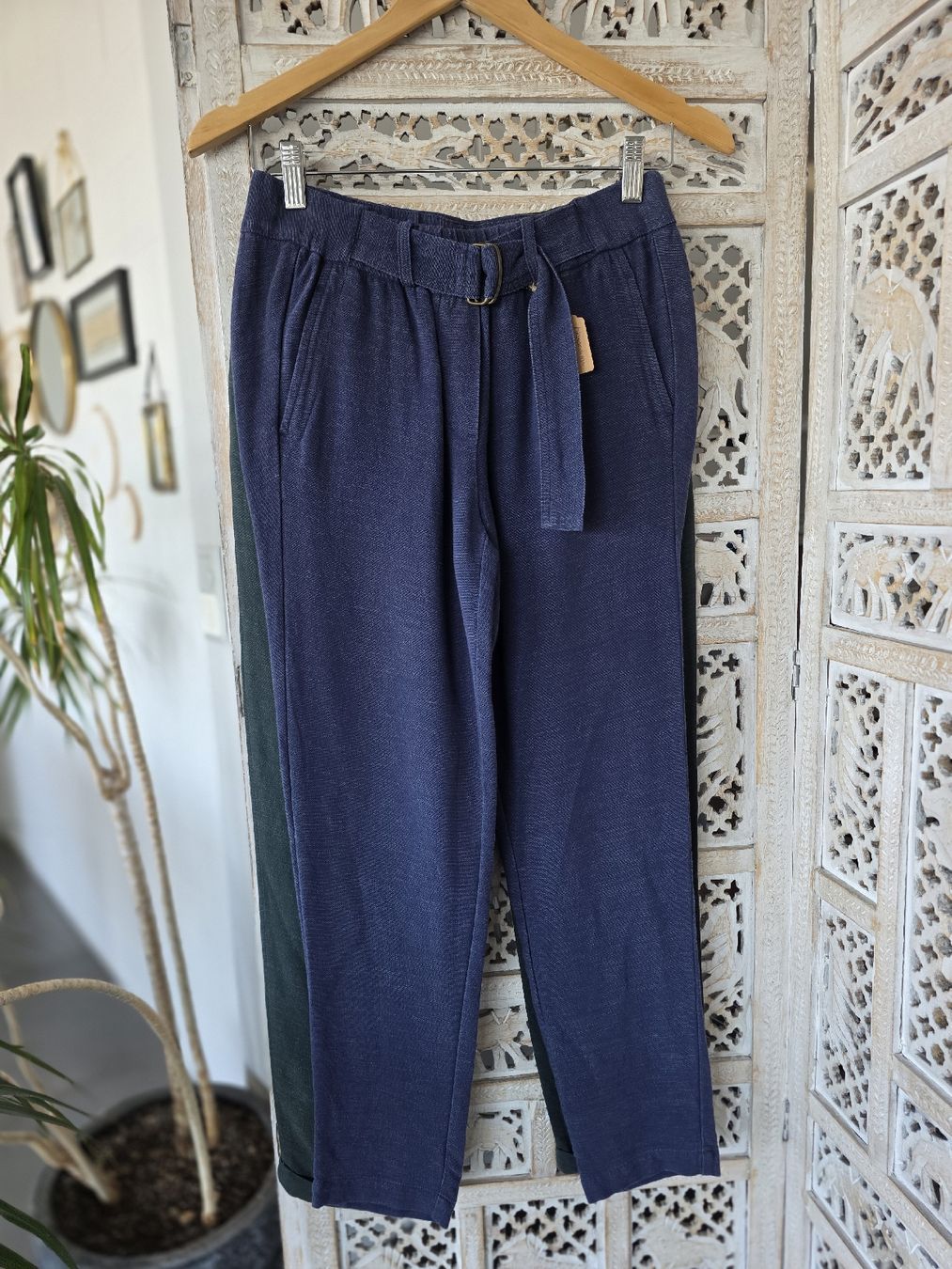 Sessun Hosen: Pantalon décontracté Sessún Taille 34 – Gebraucht aus Courgevaux von AT12 1