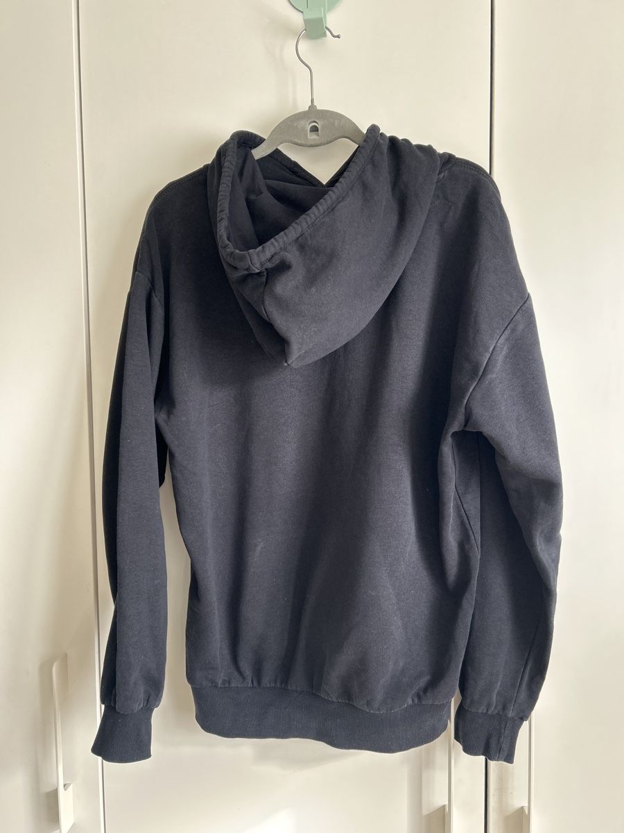 C&A Maglioni & Felpe: Schwarzer Hoodie, Grösse S, mit Flecken – Usato da Riehen venduto da S______ 1