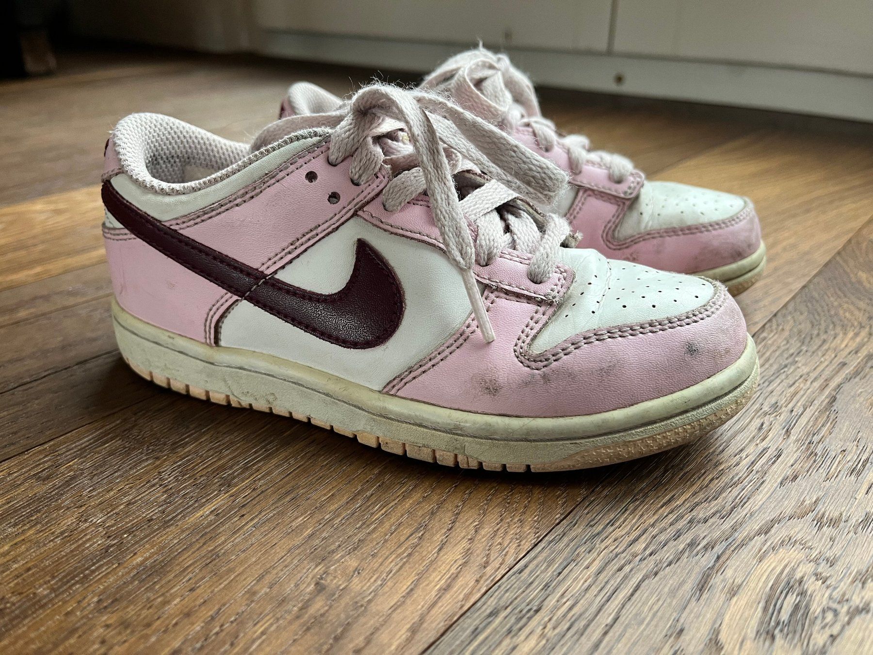 Nike Scarpe per ragazze: Turnschuhe Sneaker Nike Gr. 30 - Mädchen Schuhe – Usato da Affoltern am Albis venduto da Blackrhythm 1