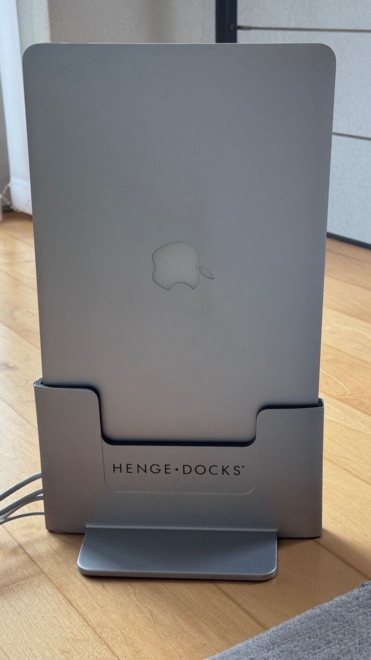Apple Notebook: MacBookPro13 mit Henge Dock – Usato da Zeihen venduto da Laser7 5