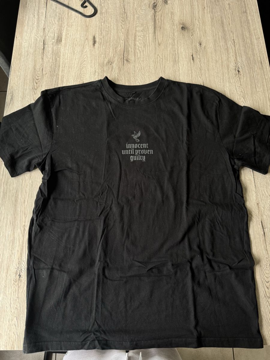 T-shirt: T-Shirt black – Usato da Villmergen venduto da van_xv9t