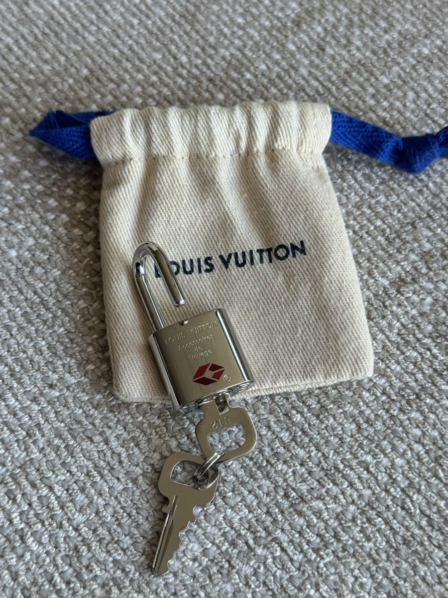Lucchetti: Cadenas Louis Vuitton avec clés et dustbag – Nuovo e nell'imballaggio originale da Villars-sur-Glâne venduto da Sunshine-8 3