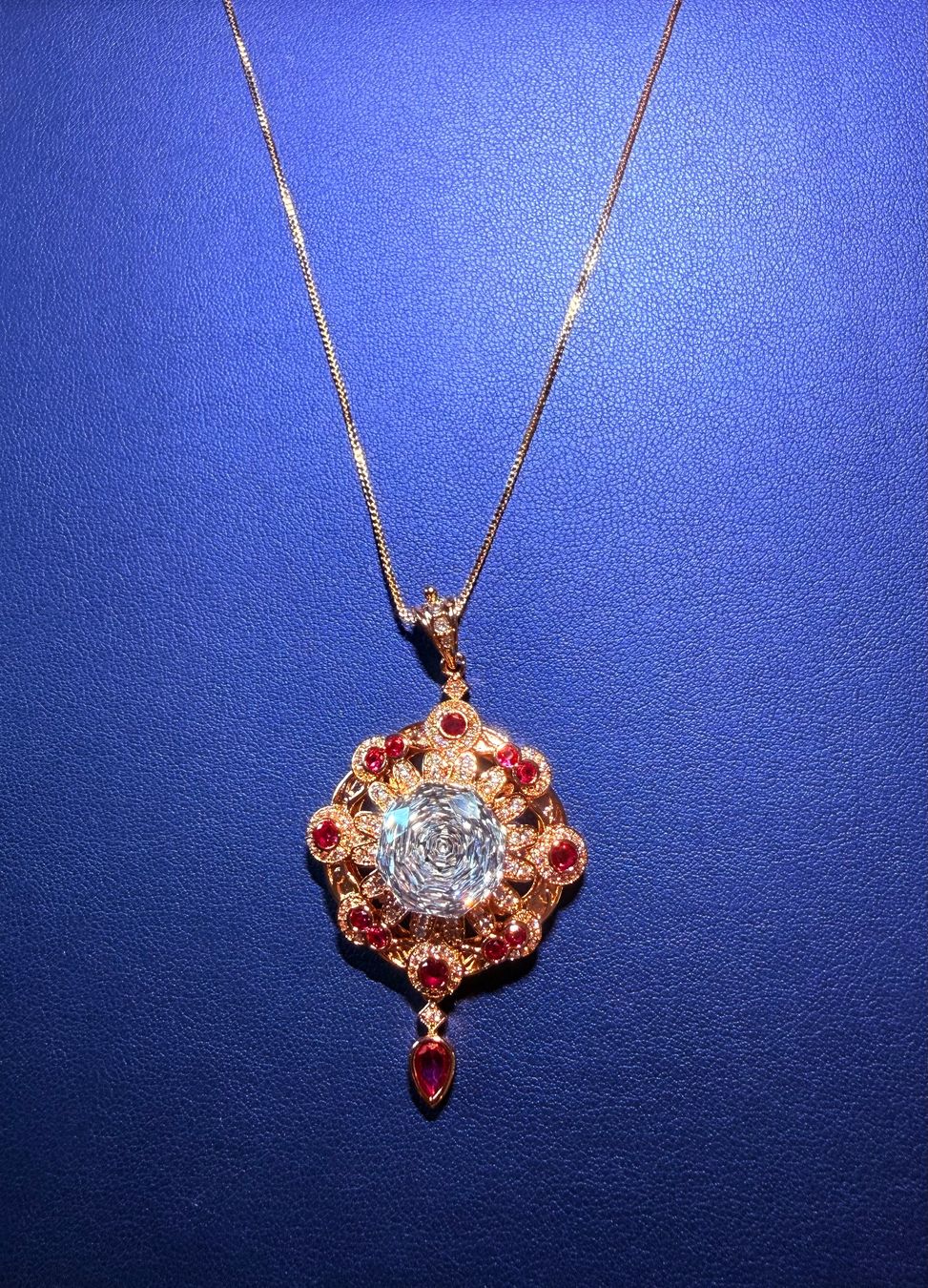 Colliers: Collier Ysée – Neuf avec emballage d'origine à St-Maurice par Sandrinette123 3
