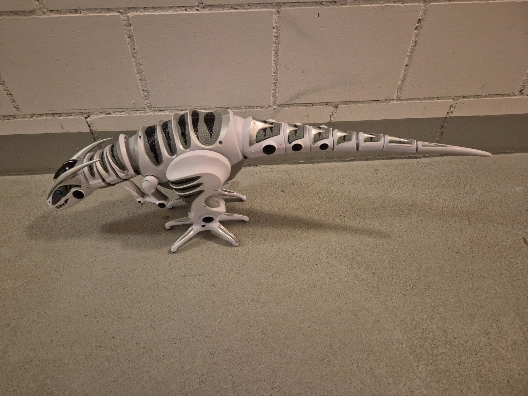Spielzeuge: WowWee Laufroboter Dinosaurier – Gebraucht aus Seon von Meridiano