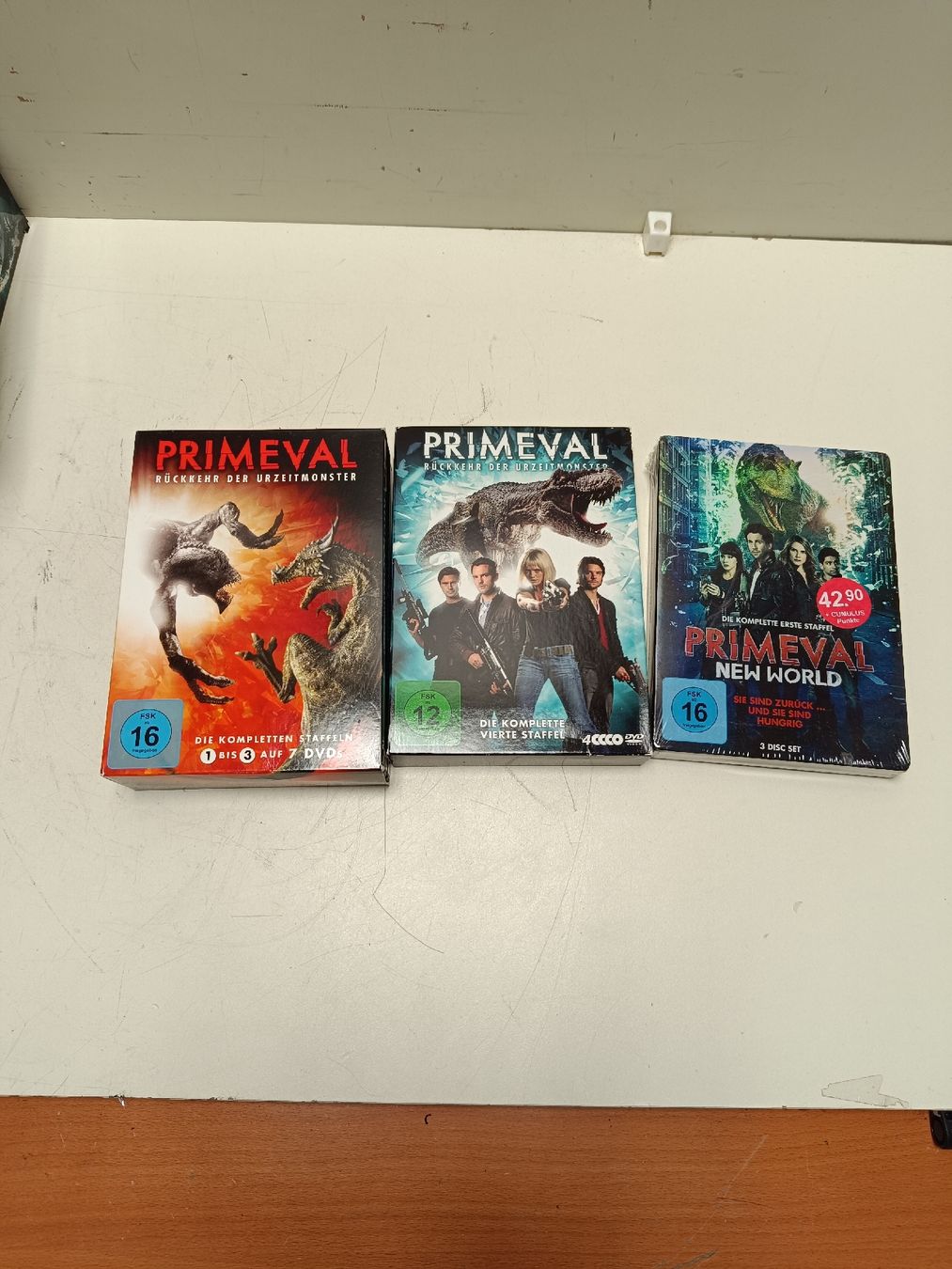 Tutti i DVDs: Primeval New World DVD Box Set 1(em76) – Usato da Künten venduto da Schnaepplihuus 5
