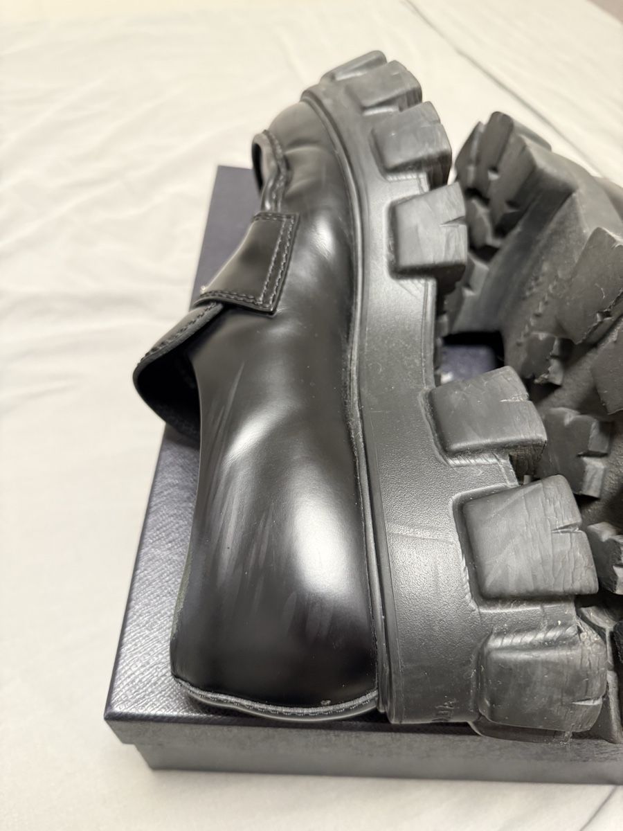 Chaussures hommes: Prada Monolith Leather Loafers – D'occasion à Morges par  8