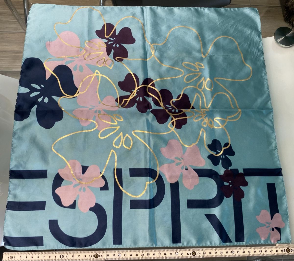 Foulards, Tücher & Schals: schönes Tuch Esprit mit Blumen-Muster – Gebraucht aus Hausen AG von corinne_g