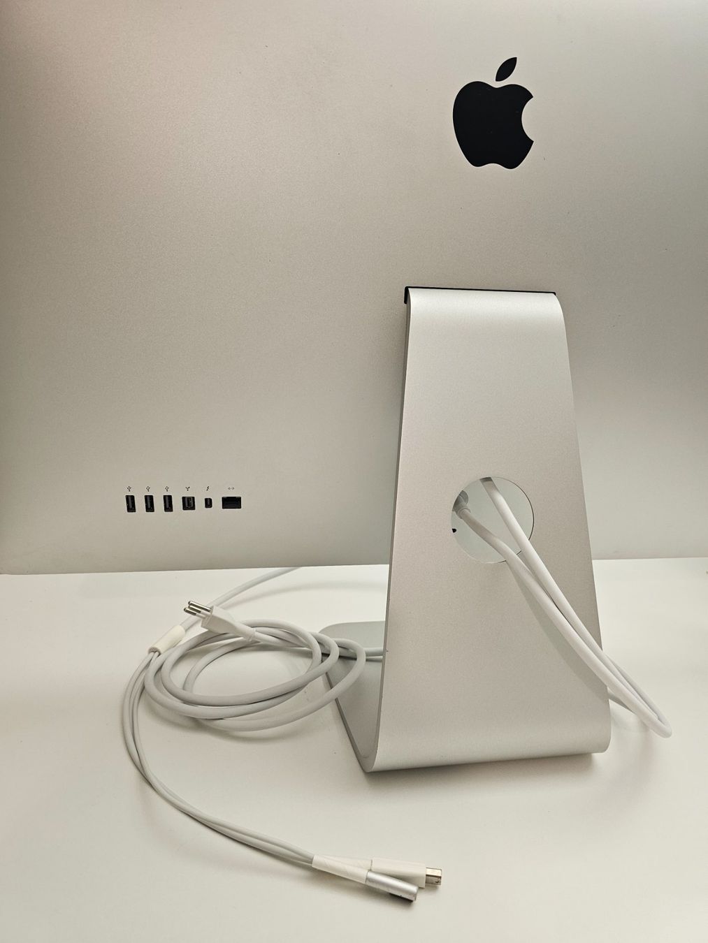 Apple Monitore: Apple Thunderbolt Display 27" – QHD – Top Zustand – Gebraucht aus Wettingen von dia_hv56 3