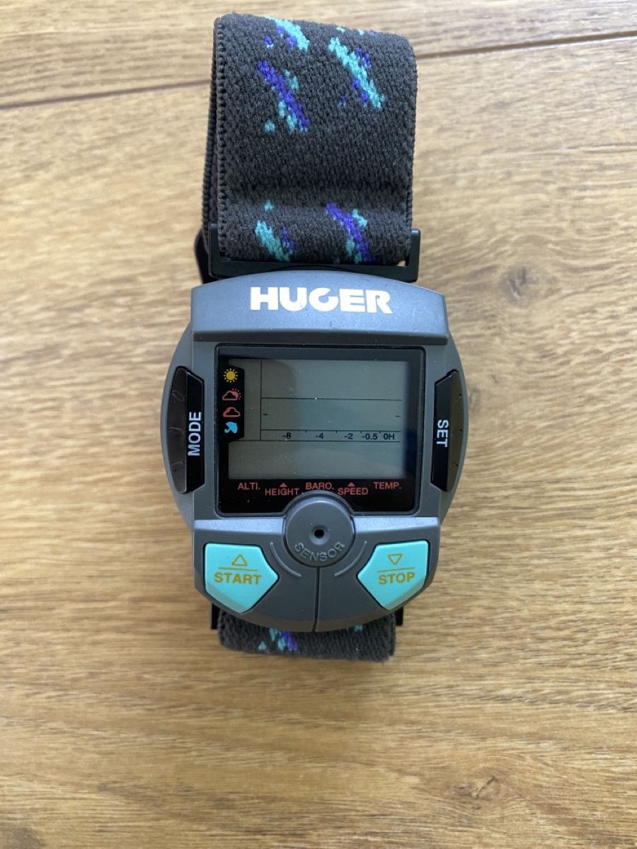 Montres: Huger Field Syscom Digitaluhr LCD Barometer Thermometer – Défectueux à Beinwil am See par Mpmmechanik
