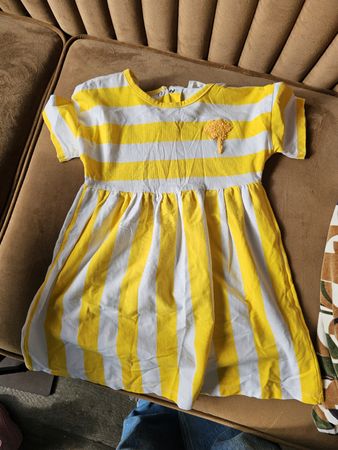 Set of Summer Clothes and Sketchers for 4 years old