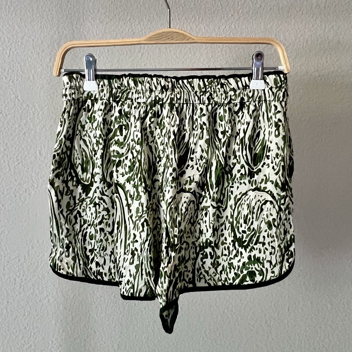 Zara Pantaloni: ZARA Shorts – Nuovo (secondo la descrizione) da Lütisburg venduto da mahee 3