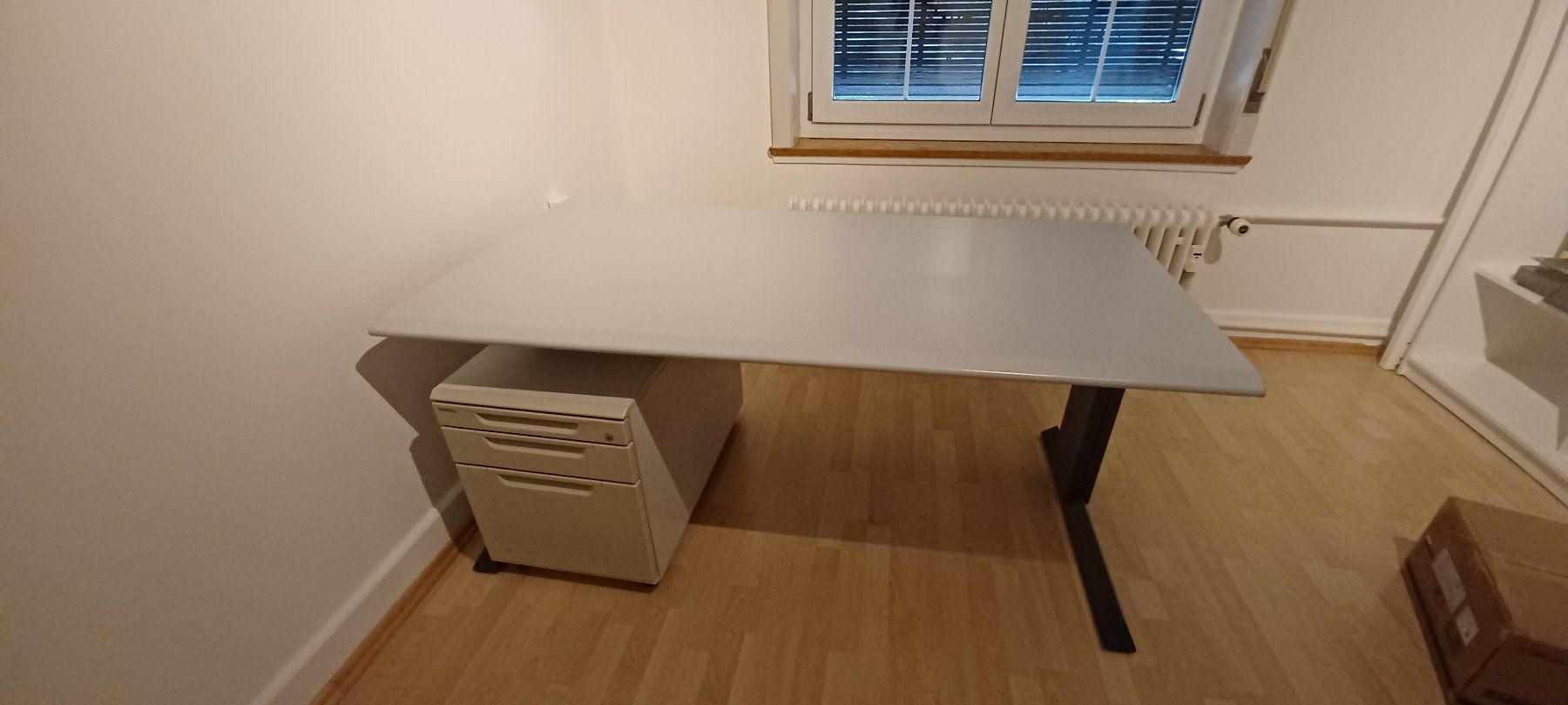 Scrivanie: Arbeits Tisch Stabil – Usato da Herisau venduto da Jen_vzc9